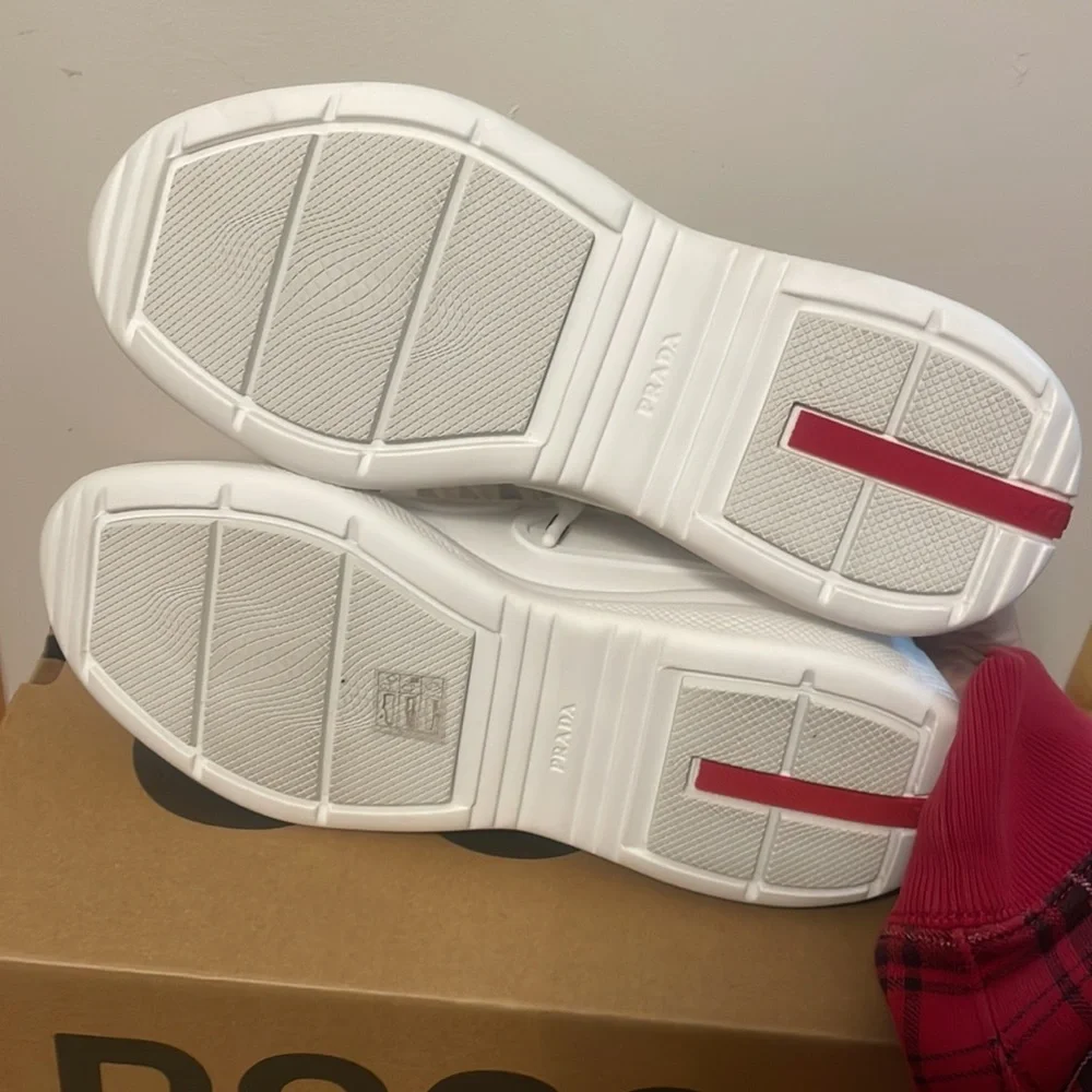 Prada - Picture 5 of 5